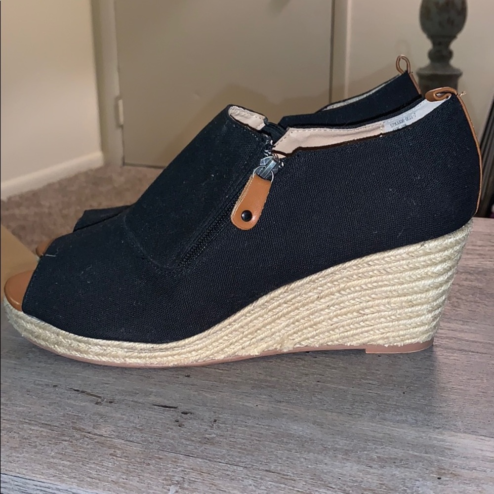 Comfort View Black Peep Toe wedges 12W